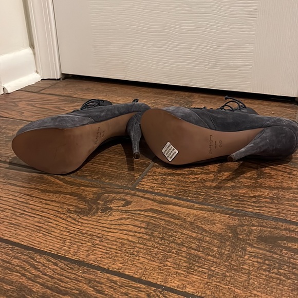 NIB Elizabeth and James e-Moxy Platform Booties, Size 8.5, Grey Suede. - Picture 6 of 6